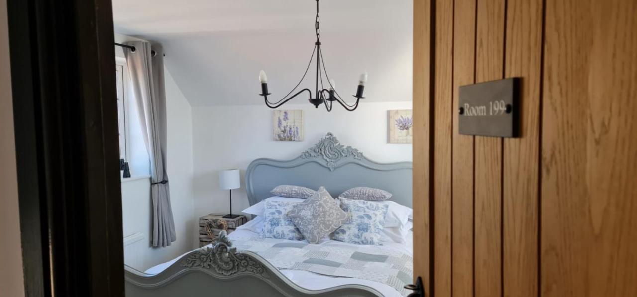 The Hideaway Villa Whitby Dış mekan fotoğraf