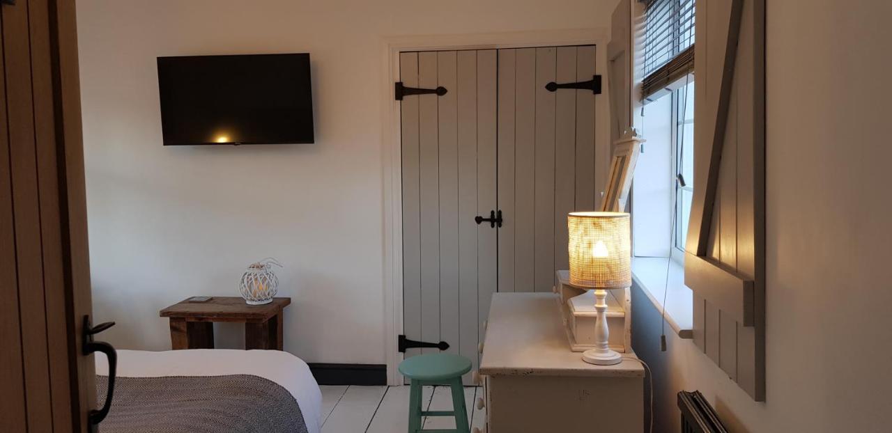 The Hideaway Villa Whitby Dış mekan fotoğraf