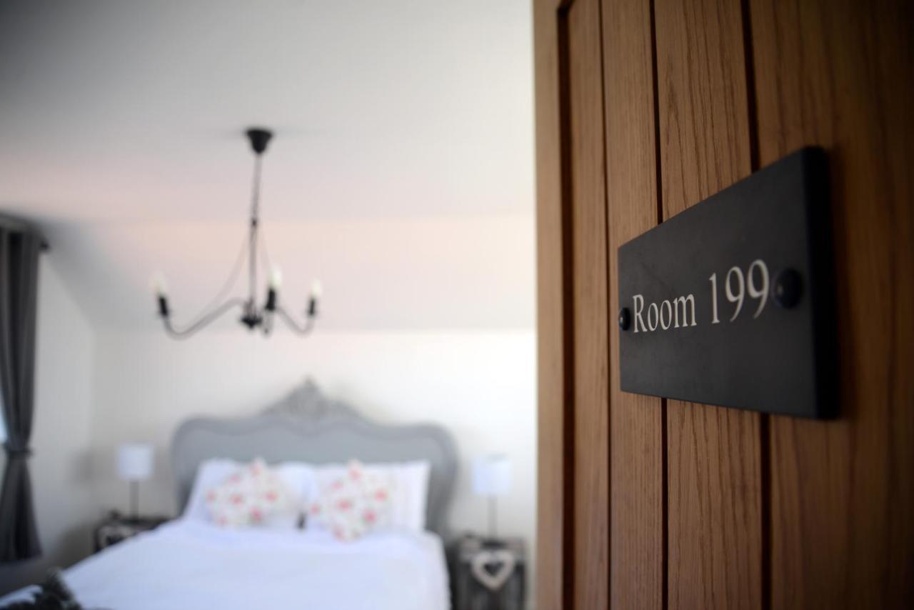 The Hideaway Villa Whitby Dış mekan fotoğraf